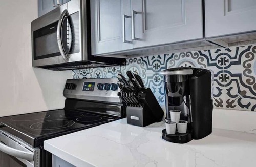 Poinciana Park Apartment | Cozy 1BR Stay for 4 in FT Lauderdale