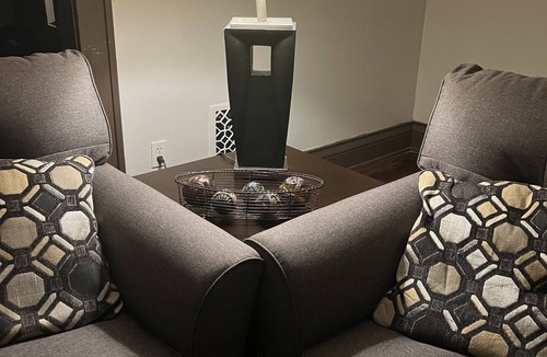 Rochester Apartment | Cozy 2 bedroom apartment near Strong Memorial Museum and restaurants/stores.