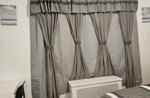 Williamsbridge Apartment | Cozy 2 bedroom apartment in a two-family house vert private in Bronx