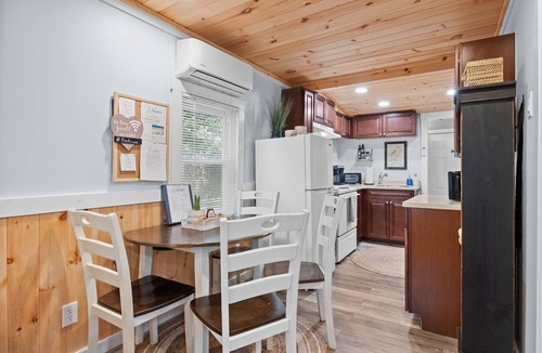 Villas House | Cozy 2-bedroom bungalow located within 15 minutes to Wildwoods & Cape May!