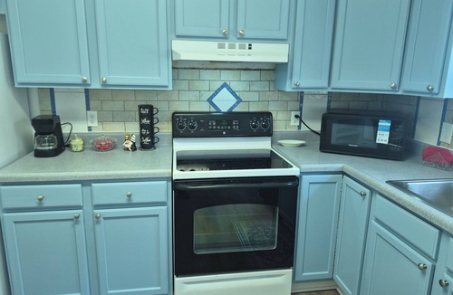 Mount Storm House | Cozy 2-bedroom bungalow in gorgeous Mount Storm with AC