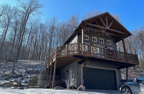 Gans Cabin | Cozy 2-bedroom cabin on 3 acres of mountaintop property