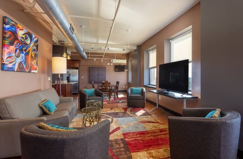 Downtown Niagara Falls Condo | Cozy 2-bedroom condo with WiFi and fitness room in beautiful Niagara Falls