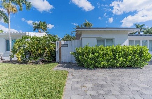 Poinsettia Heights House | Cozy 2 Bedroom Bungalow with Pool, Fenced Yard in Stylish Wilton Manors