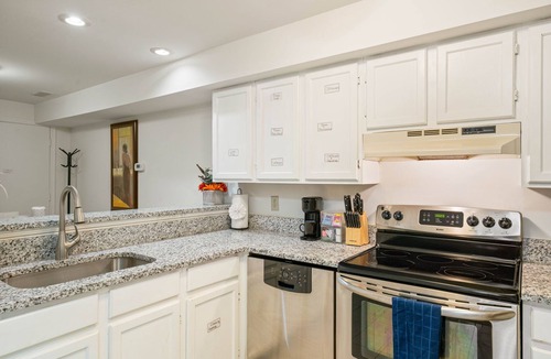 Stafford Condo | Cozy 2-bedrooms condo in the heart of Stafford