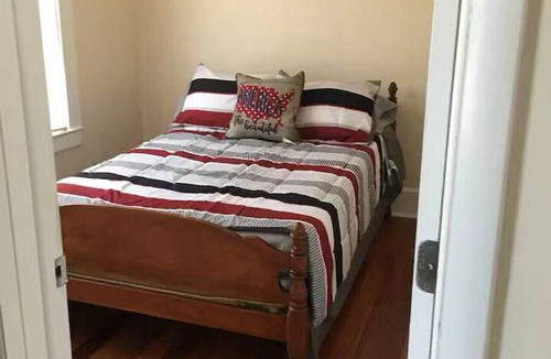 Niskayuna House | Cozy 2 Bedrooms | Full Kitchen | Smart TV