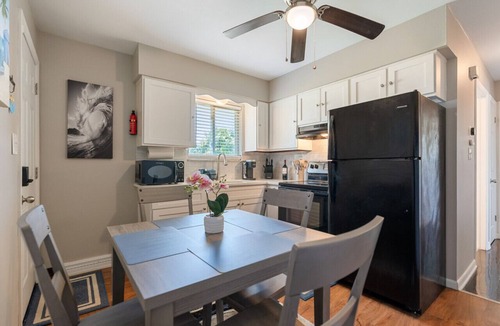 Akron House | Cozy 2Bed/1Bath Duplex in Akron