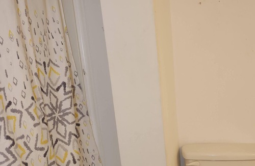 Hybla Valley House | Cozy 2BR basement aparment in Alexandria