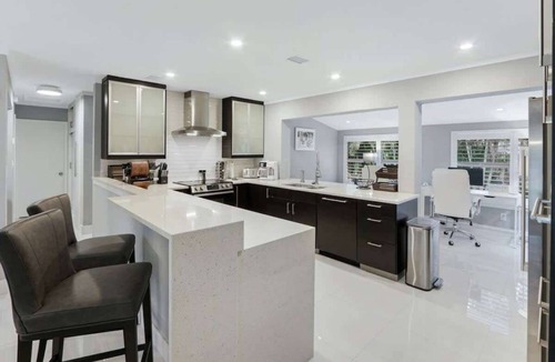 Wilton Manors House | Cozy 2BR Home-Wilton Manors-Heated Pool-KING Bed