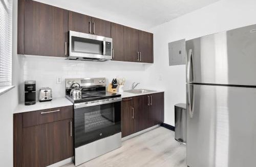 Poinciana Park Apartment | Cozy 2BR Near Beach Airport & Las Olas