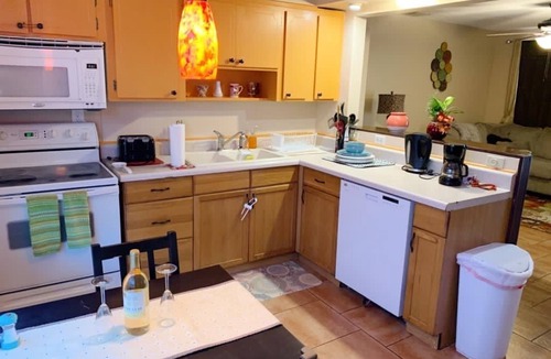 North Central Hollywood House | Cozy 3 bedroom 2 bath apartment with wifi and cable.