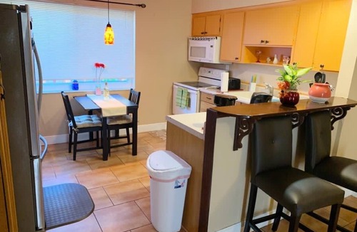 North Central Hollywood House | Cozy 3 bedroom 2 bath apartment with wifi and cable.