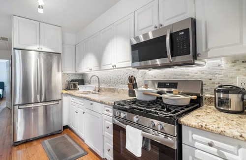 Greenville Apartment | Cozy 3-bedroom apartment in fantastic Jersey City, easy access to NYC