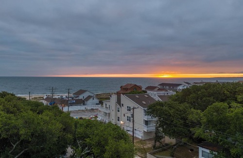 Chic's Beach Condo | Cozy 3-bedroom condo with AC and WiFi in charming Virginia Beach
