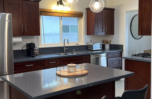 Warner Center House | Cozy 3 bedroom residential home in Woodland Hills!