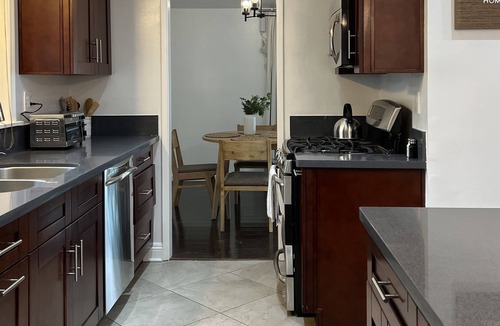 Warner Center House | Cozy 3 bedroom residential home in Woodland Hills!