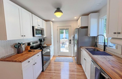 Lagoon Heights House | COZY 3 BR/2 BA CAPE COD IN QUIET NEIGHBORHOOD. CLOSE TO OB CENTER AND LAGOON.