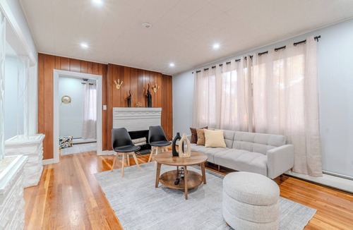 Revere House | Cozy 3BD 1BA near Beach T-10 Min from Boston