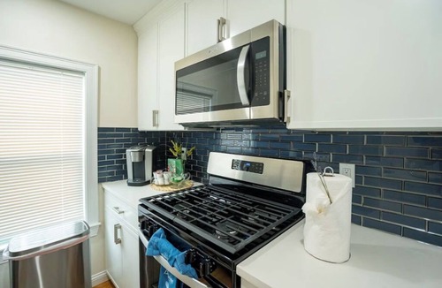 St. Marks Apartment | Cozy 3BR Boston Apt Pet-Friendly w/Parking Red Line & I-93 Access 80/3