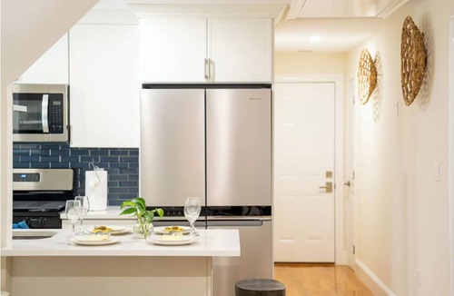 St. Marks Apartment | Cozy 3BR Boston Apt Pet-Friendly w/Parking Red Line & I-93 Access 80/3