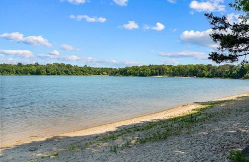 Marstons Mills House | Cozy 3BR Retreat with Fire Pit, Outdoor Shower & Family-Friendly Stay