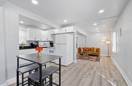 Norfolk House | Cozy 4 Bed 2 Bath Home - Norfolk, Centrally Located