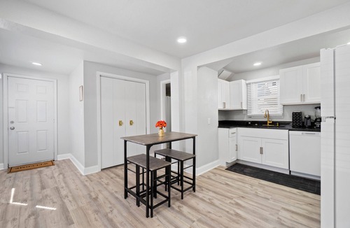 Norfolk House | Cozy 4 Bed 2 Bath Home - Norfolk, Centrally Located