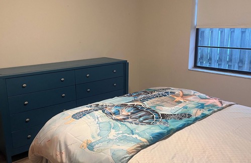 Inverrary Bed & Breakfast | Cozy 4-bedroom bed & breakfast in tranquil Lauderhill with AC