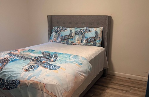Inverrary Bed & Breakfast | Cozy 4-bedroom bed & breakfast in tranquil Lauderhill with AC
