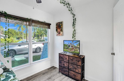 Hollywood House | Cozy 4-bedroom house with pool in Hollywood