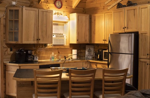 Mace Cabin | Cozy 4 Bedroom Log Cabin Getaway near Snowshoe, West Virginia With Hot Tub