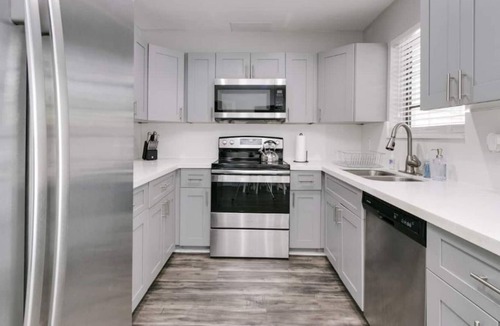 West Hollywood House | Cozy 4bed/2bath home with heated pool & Jacuzzi