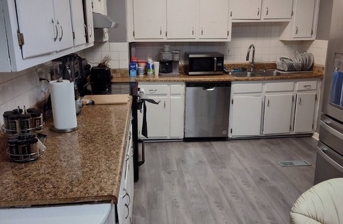 Norfolk House | Cozy 5-bdrm hm, Loaded Kitchen, w/Patio Deck & Grill, WiFi in pleasant Norfolk