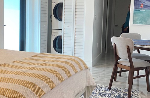 North Miami Cottage | COZY AND CENTRIC STUDIO