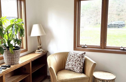Glendale Cottage | Cozy and conveniently located cottage nestled in the mountains