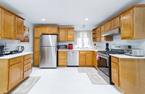 Braintree House | Cozy and Convenient Home 3BR 2BA Pleasantly comfortable suburban home