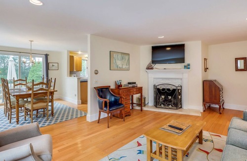 Chatham House | Cozy and Conveniently located near the bike path!