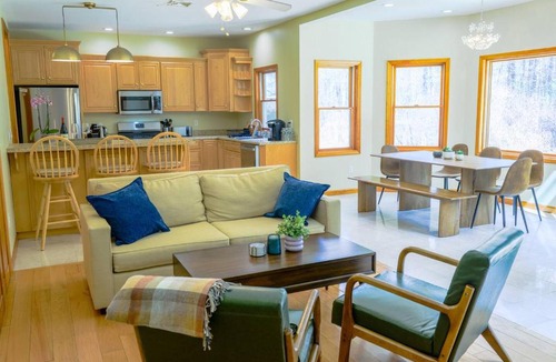 Palenville House | Cozy and private farmhouse to relax and unwind