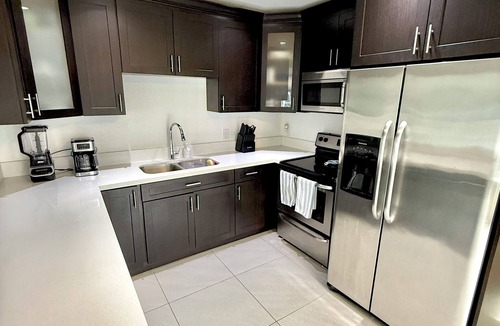 Coral Way House | Cozy and Spacious Centrally Located Home Perfect to Explore the City