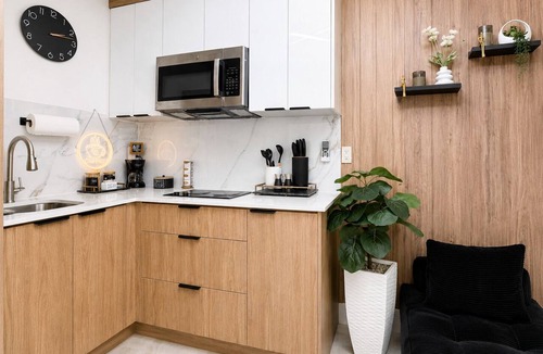 Pembroke Pines Apartment | Cozy Apartment , Air Conditioning , King Bed , Free Parking