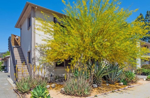 Monrovia Apartment | Cozy Apt Mins From Downtown Myrtle & Metro Station