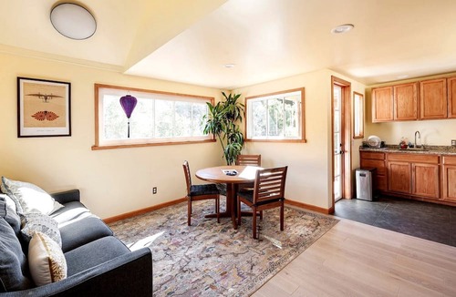 Topanga Cabin | Cozy Artistic Cottage with Canyon Views Near Topanga State Park, Topanga, California