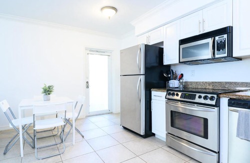 Hendricks and Venice Isles Apartment | Cozy Beach Apt, Las Olas Blvd.