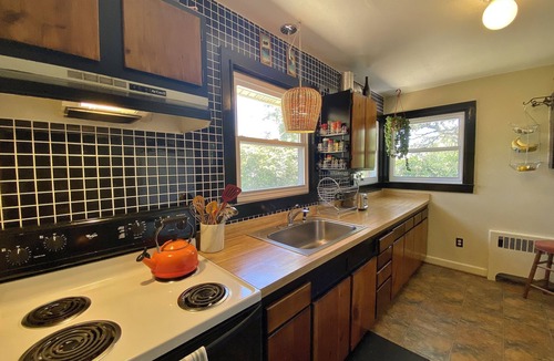 Northeast Virginia Beach House | Cozy Beach Bungalow 1 block from the ocean!
