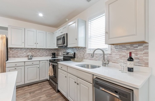 Villas House | Cozy Beach Cottage just minutes from historic Cape May Pet Friendly!