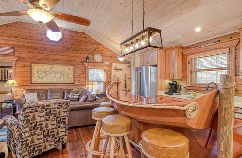 Mineral Cabin | Cozy Bear Cabin provides lakeside living, boathouse bar and yes.pickle ball.