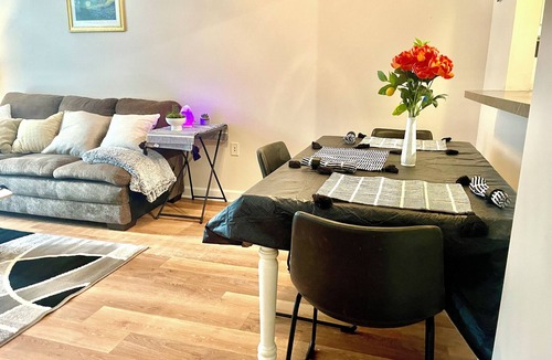 West Freemason Apartment | Cozy Beautiful Downtown Apt w/balcony