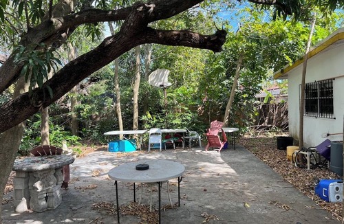 North Miami Beach House | Cozy bedroom in a family house - AC, WiFi, backyard, in lovely North Miami Beach