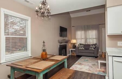 Belmont House | Cozy Belmont Retreat