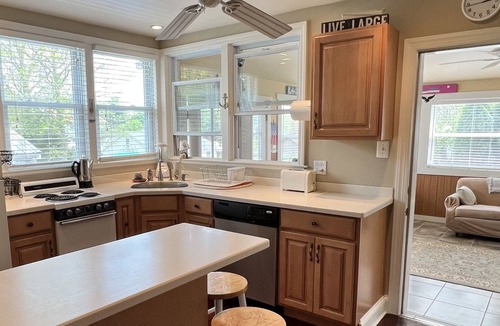 Earlville Cottage | Cozy, bright house, huge sunroom, screened porch, outside deck/shower, fireplace